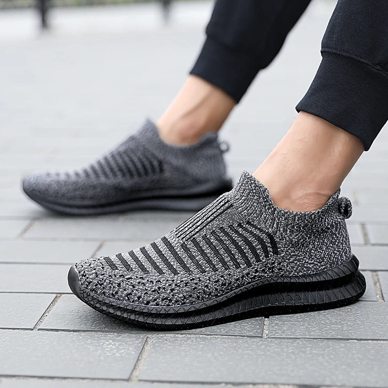 Men's lightweight breathable shoes